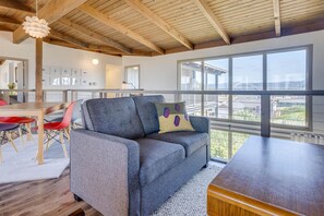 TV, peis, DVD-spiller og fotballspill