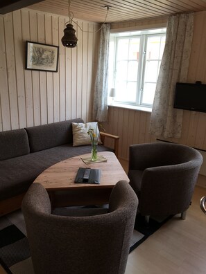 Double or Twin Room | Iron/ironing board, rollaway beds, free WiFi, bed sheets - Pension Slægtsgaarden (Allinge)