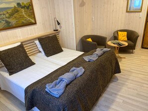 Iron/ironing board, rollaway beds, free WiFi, bed sheets - Pension Slægtsgaarden (Allinge)