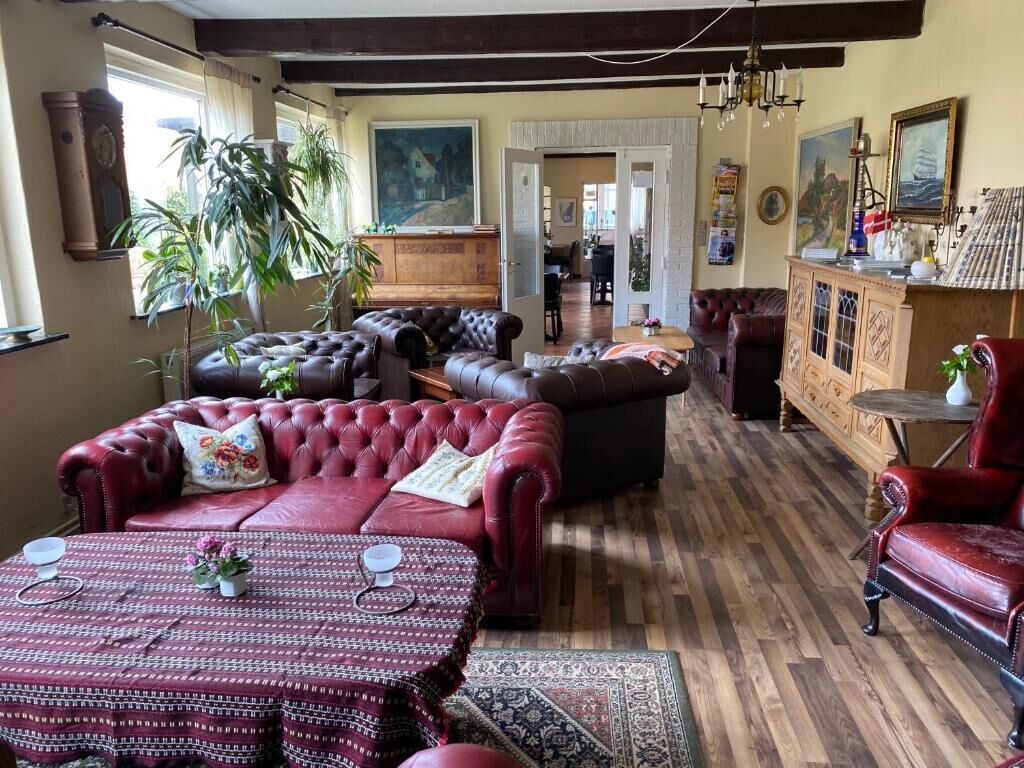 Una televisión de pantalla plana