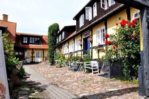 Courtyard - Pension Slægtsgaarden (Allinge)