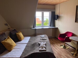 熨斗/熨板、折叠床/加床（额外收费）、免费 WiFi、床单