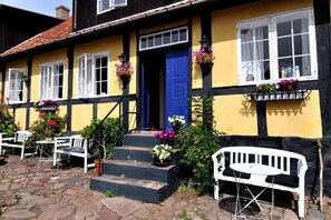 Front of property - Pension Slægtsgaarden (Allinge)