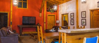 V#1 Beautiful Villa in Sam Rayburn-best value, lots of parking,  7-9 guests