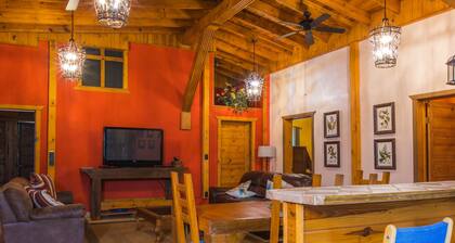 V#1 Beautiful Villa in Sam Rayburn-best value, lots of parking, 7-9 guests