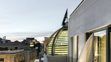 Standard Suite, 1 Queen Bed, City View