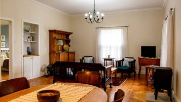 Cottage, 2 Bedrooms | Living area