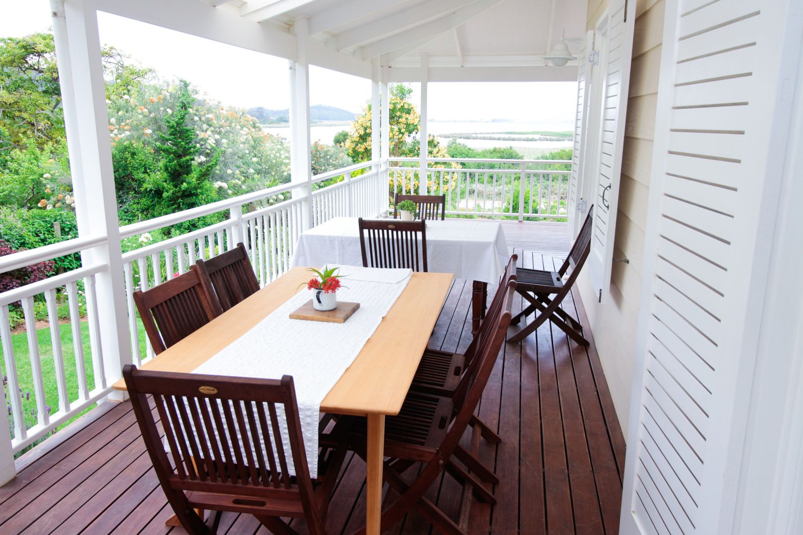 Daily cooked-to-order breakfast (ZAR 95 per person)