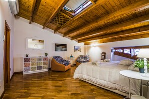Apartment, 3 Bedrooms, Terrace | Premium bedding, in-room safe, desk, soundproofing - La Casa di Ilde al Duomo - Luxury (Syracuse)