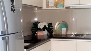 1 Bedroom Apartment | Private kitchenette | Full-sized fridge, microwave, oven, stovetop - 3B Cluster C Oceanway Residences (Boracay Island)