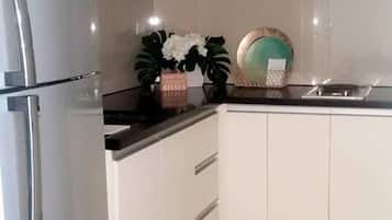 Apartemen, 1 kamar tidur | Dapur kecil pribadi | Lemari es besar, microwave, oven, dan kompor