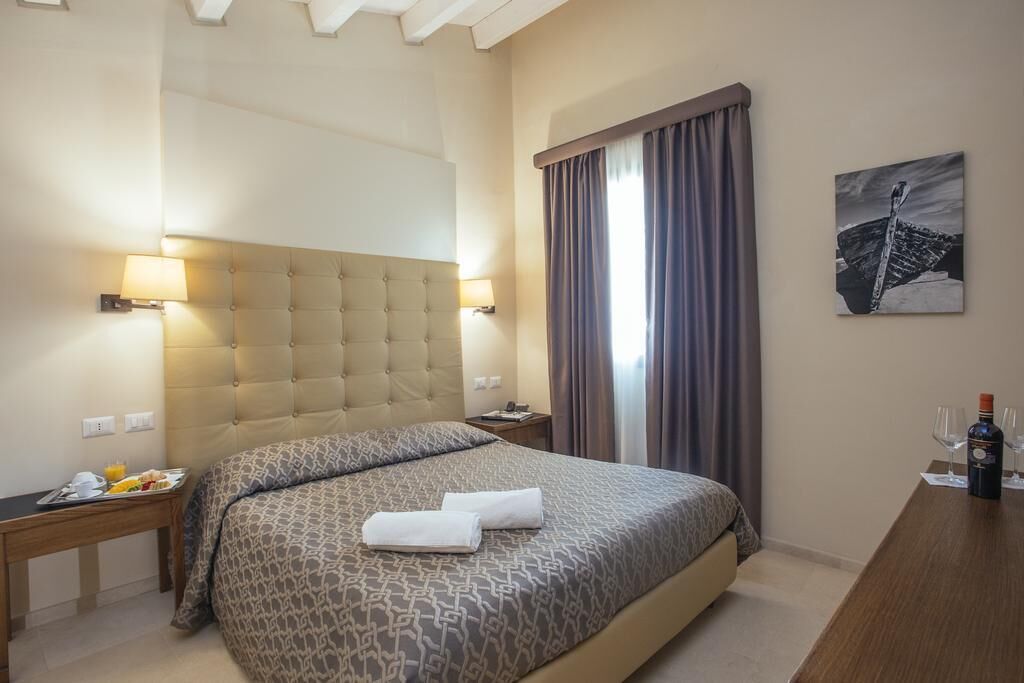 Ropa de cama de alta calidad y minibar 