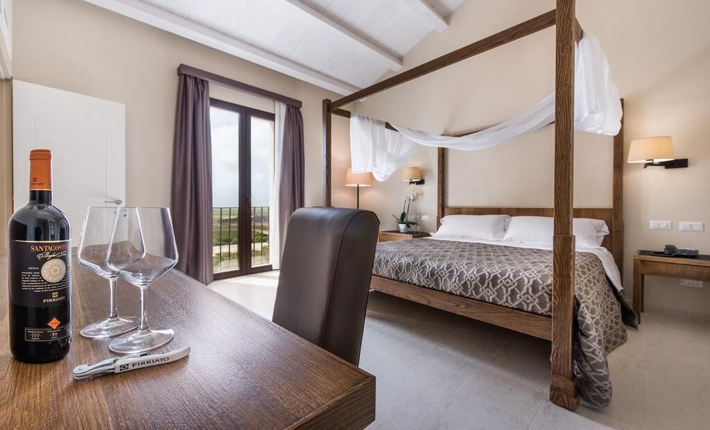 Ropa de cama de alta calidad y minibar 