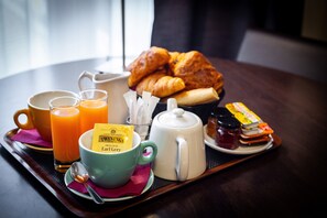 Daily continental breakfast for a fee - Hotel Astrid Caen centre (Caen)