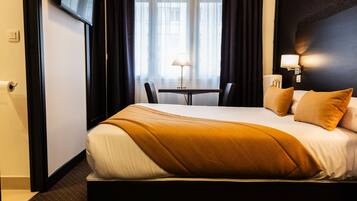 Double Room Single Use, 1 Double Bed | Premium bedding, desk, blackout drapes, iron/ironing board