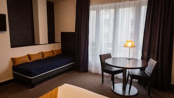 Chambre Double Supérieure | Literie de qualité supérieure, bureau, rideaux occultants