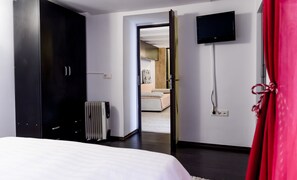 Standard Studio | Rollaway beds, WiFi, bed sheets
