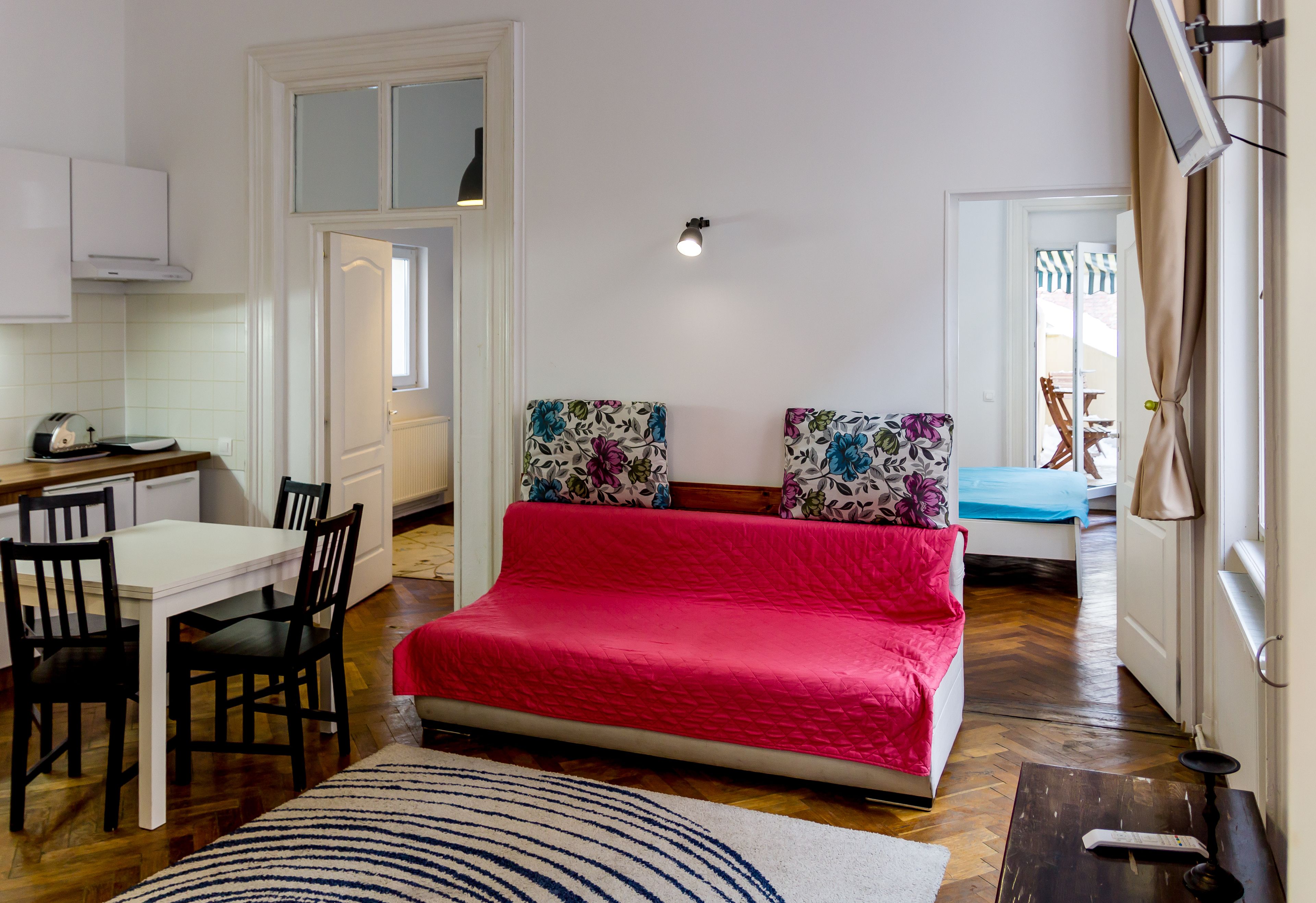 Apartment, 2 Schlafzimmer (6 Adults) | Wohnbereich | Fernseher