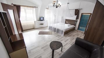 Superior Apartment, 1 Bedroom (5 Adults) | Rollaway beds, WiFi, bed sheets