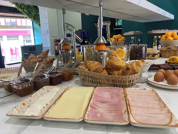 Daily buffet breakfast for a fee