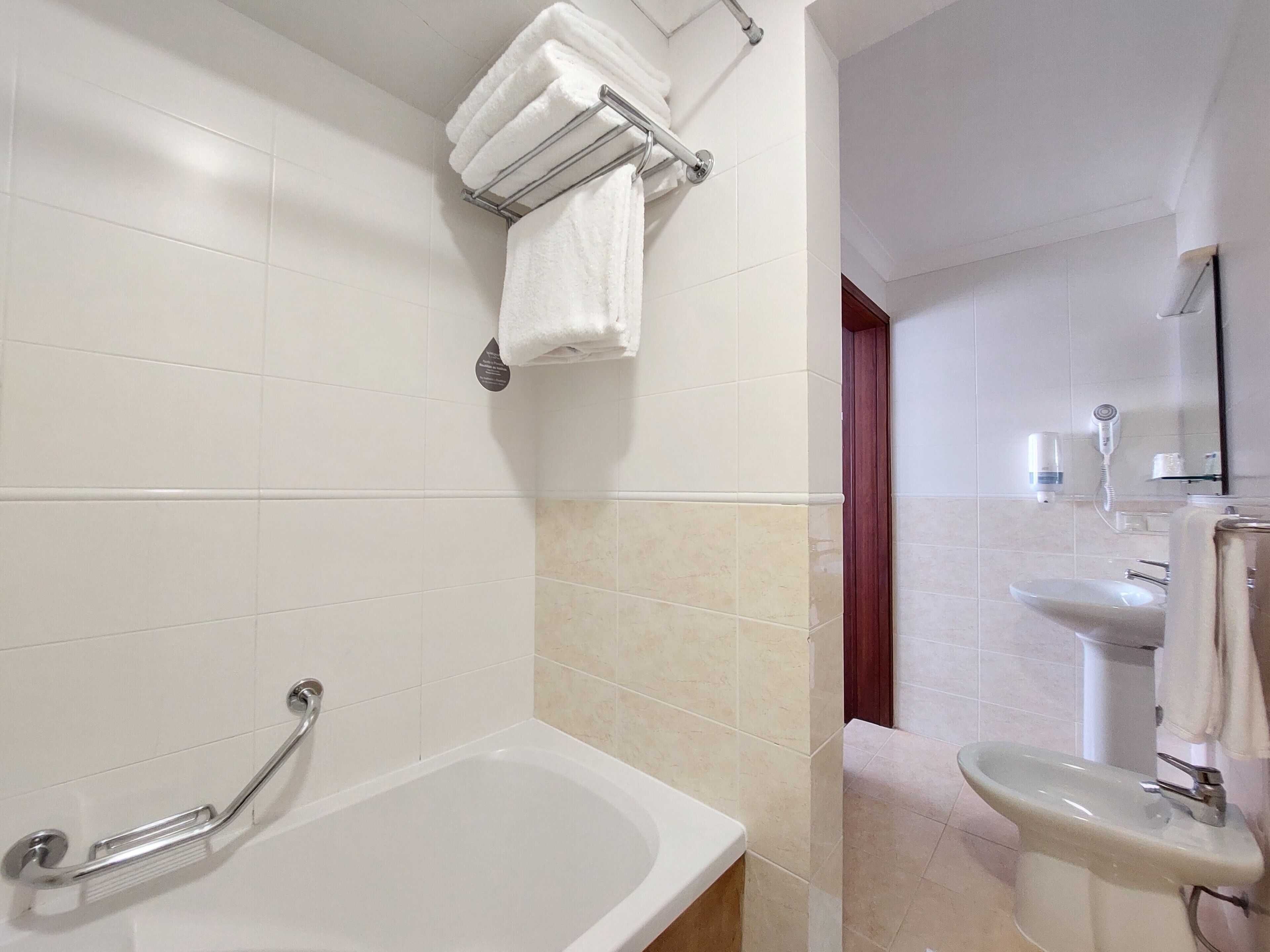 Photo - Hotel Santiago Vagos