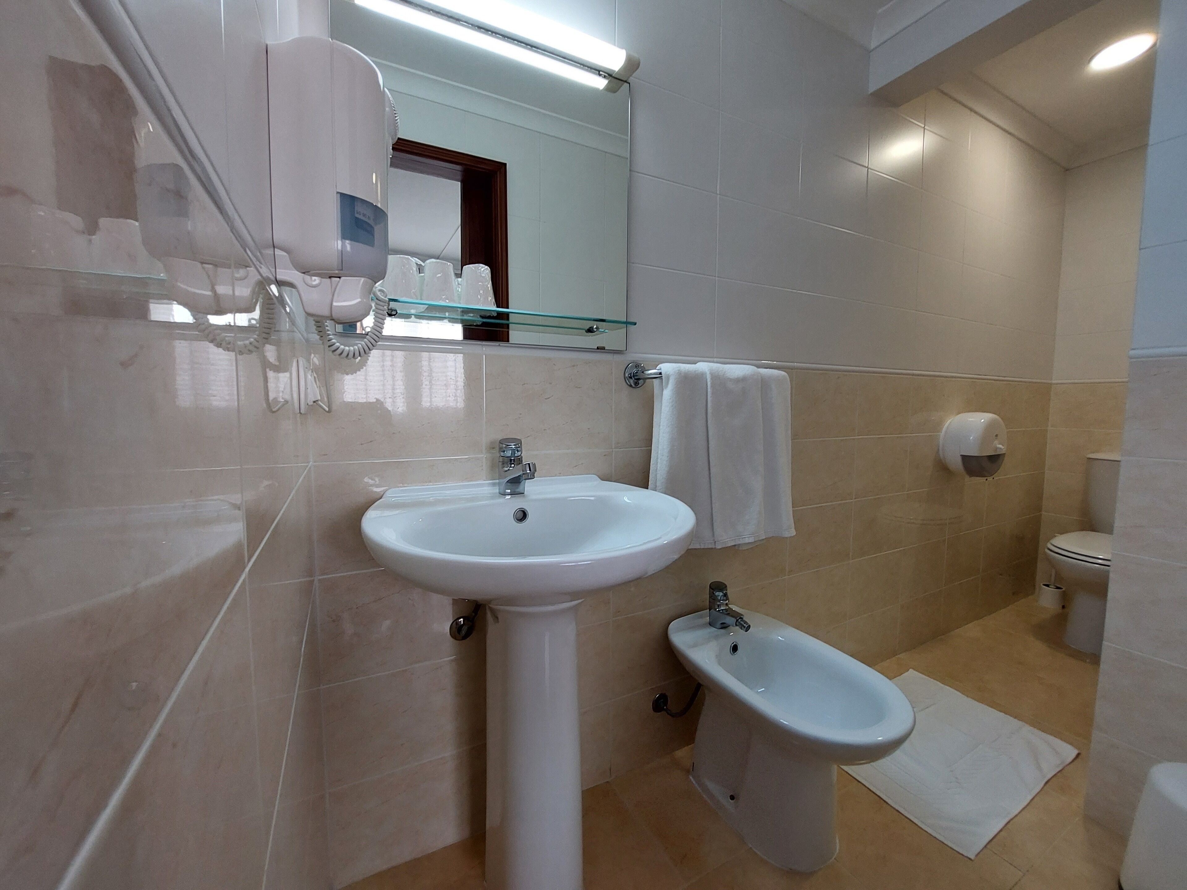 triple room | 18 bedrooms, premium bedding, desk, laptop workspace