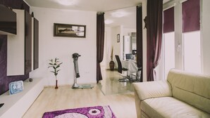 Penthouse, Accessible, Mountain View | Ruang tamu | TV Pintar 