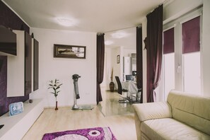 Penthouse, Accessible, Mountain View | Living area | Smart TV