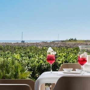 Outdoor dining - Calamoni di Favignana Apartments & Wine Experience (Favignana)