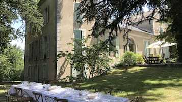 Área de parrillas y picnic