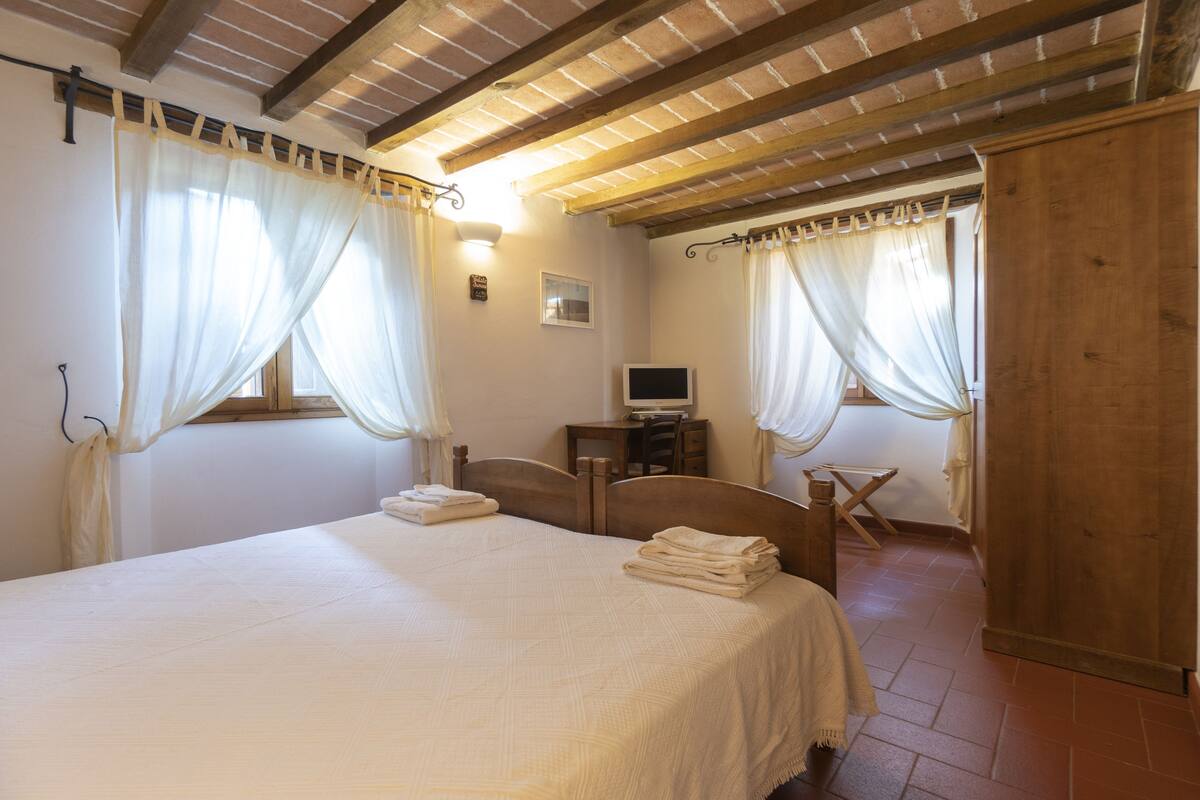 Double Room, Hill View