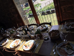 Dîner et souper servis sur place