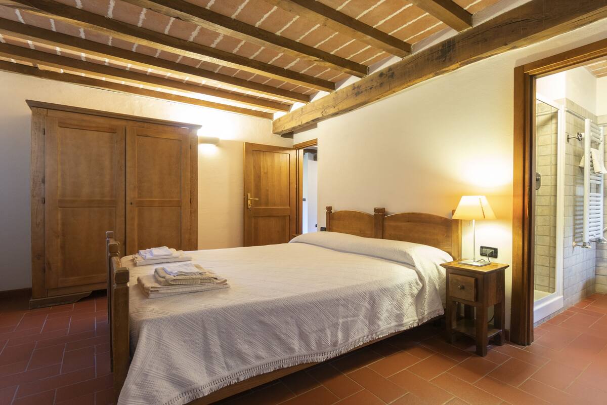Twin Room, Hill View