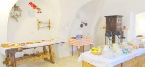 Desayuno continental diario (EUR 5 por persona)
