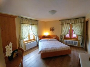 Cunas gratuitas, wifi gratis y ropa de cama