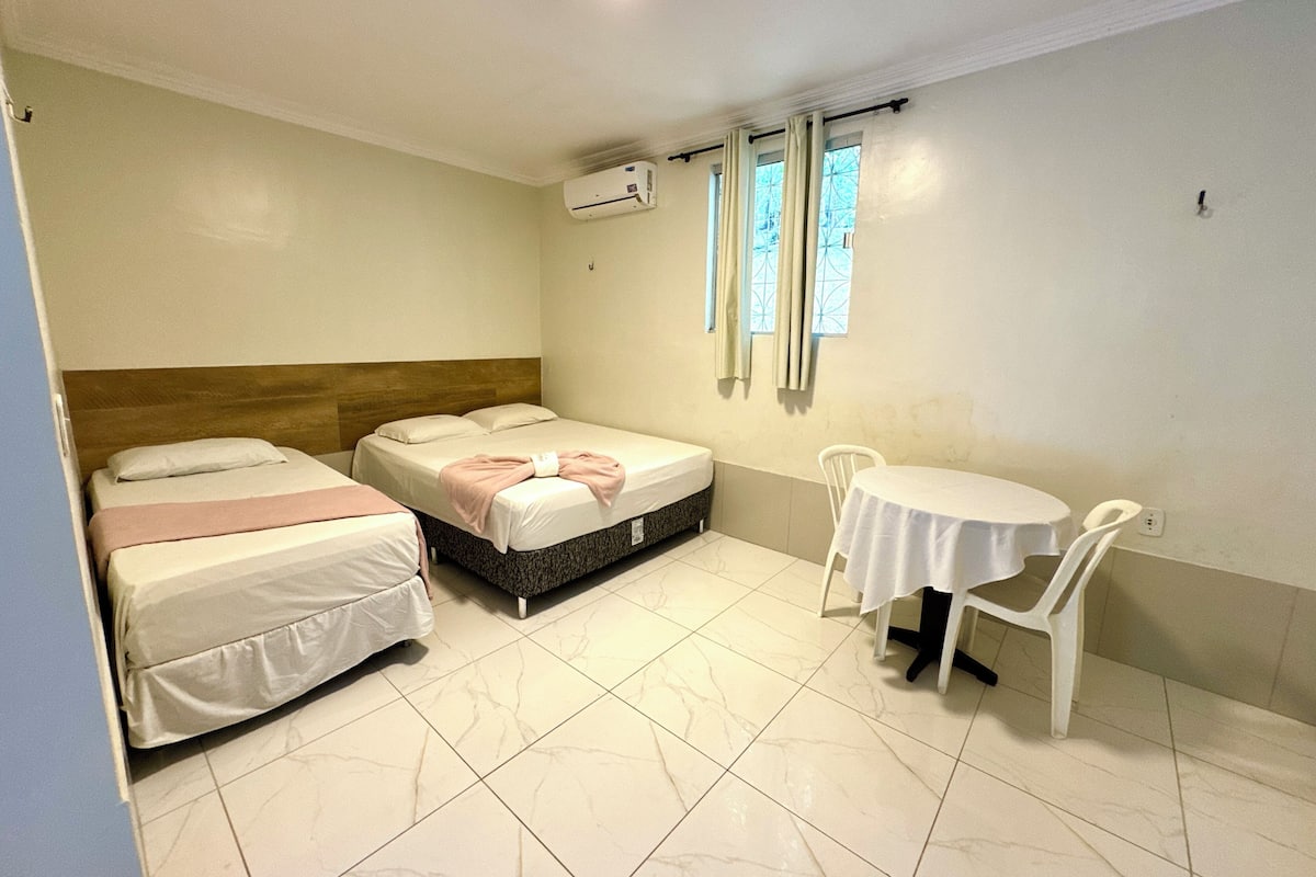 Room (Prata Master) | Minibar, blackout drapes, bed sheets