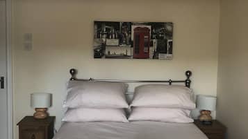 Standard Double Room, Ensuite (Room 8)