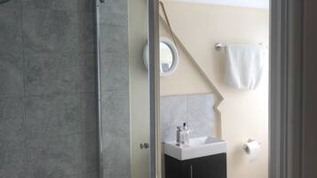 Standard Double Room, Ensuite (Room 7) | Bathroom