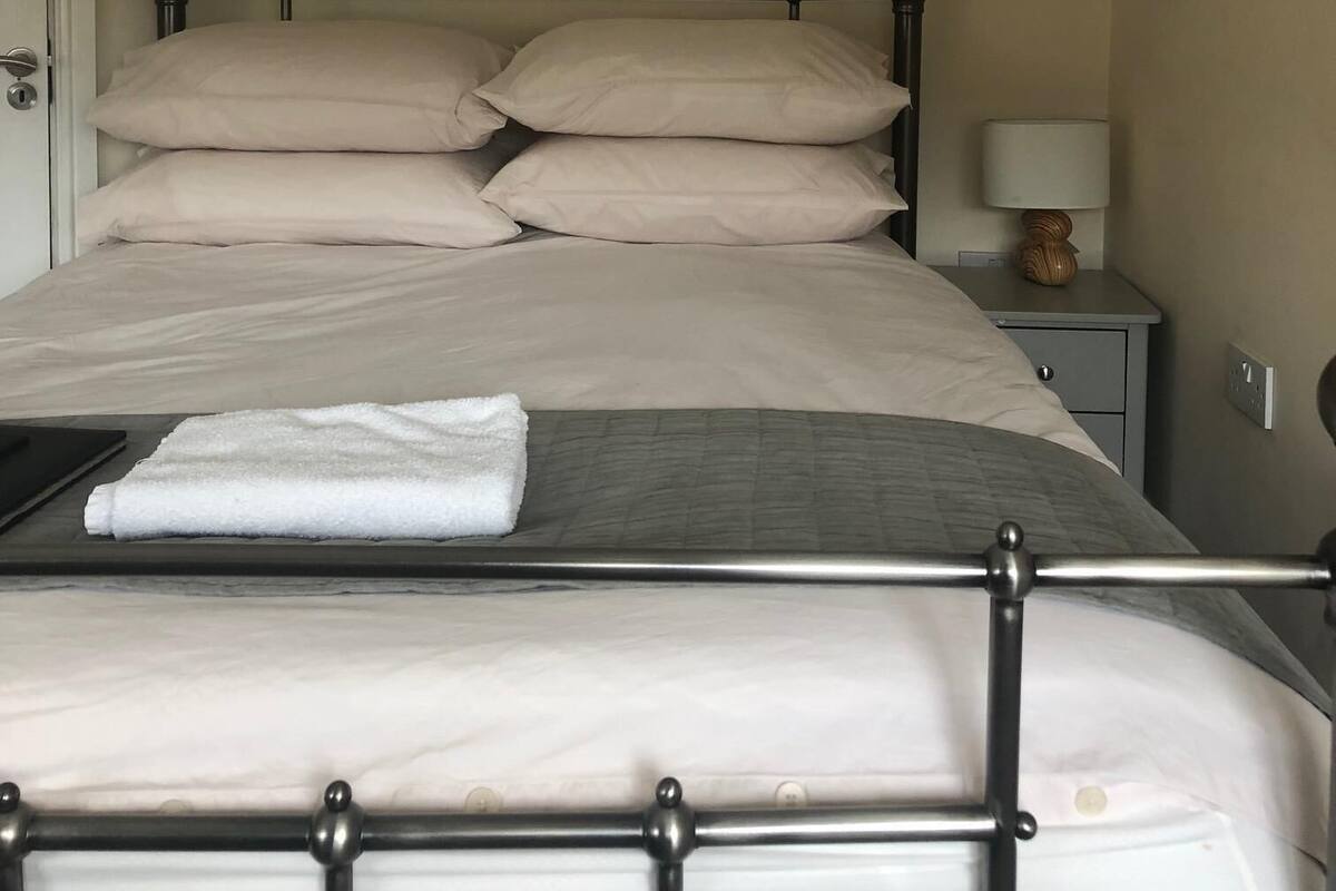Standard Double Room, Ensuite (Room 10)