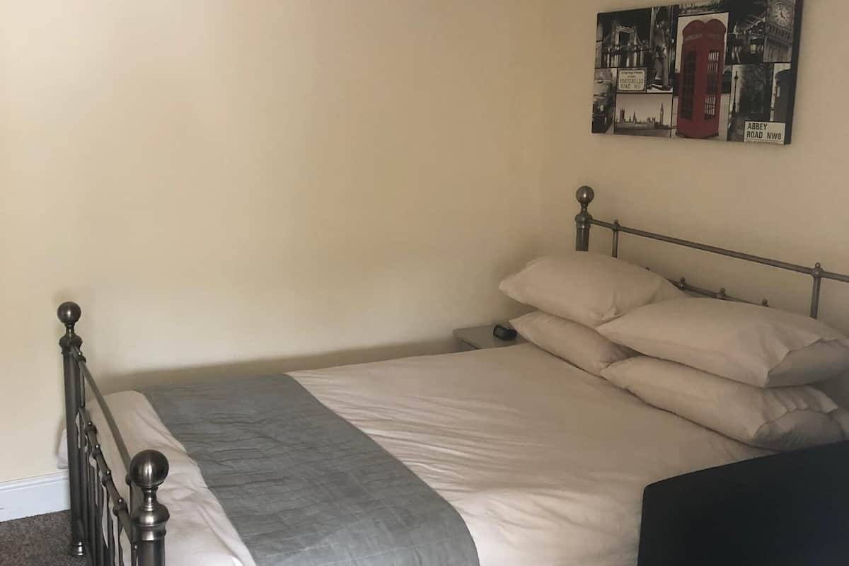 Standard Double Room, Ensuite (Room 7)