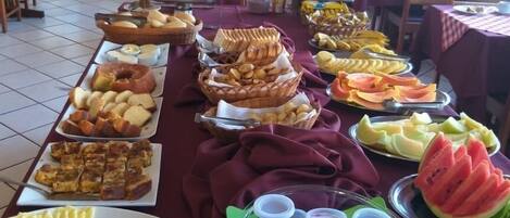 Free daily buffet breakfast