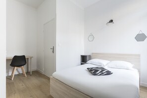 City Double Room, Shared Bathroom (1) | Premium bedding, memory-foam beds, individually decorated - Coeur Urbain Bedrooms - Centre Gare (Montpellier)