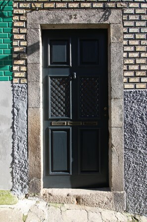 Pintu masuk properti