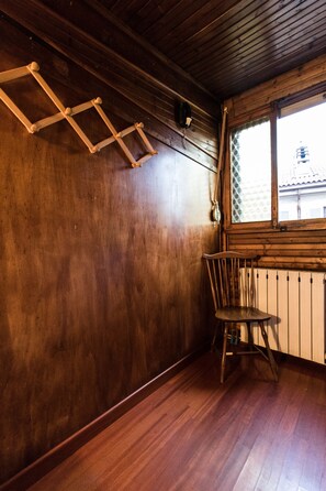 Studiolejlighed | Individuelt design, individuel indretning, skrivebord