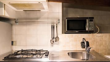 Studio | Eigene Kochnische | Kühlschrank, Mikrowelle, Herdplatte, Espressomaschine