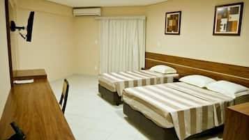Quarto triplo | Frigobar, Wi-Fi de cortesia