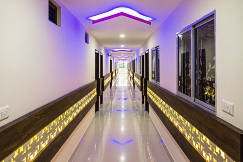 Capital O 5683 SS Suites