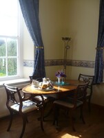 Cottage, 1 Bedroom (Garden Cottage) | In-room dining