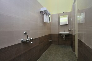 Double or Twin Room | Bathroom