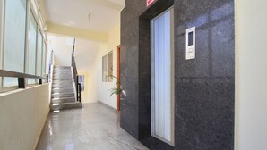 Lobby - OYO 9653 Ample Premium Suites (Bengaluru)